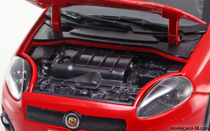 2007 - Fiat Grande Punto Abarth Mondo Motors 1/18 (Kрасный) Двигатель