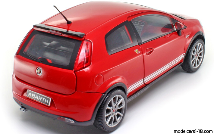 2007 - Fiat Grande Punto Abarth Mondo Motors 1/18 (Kрасный) Задняя правая сторона