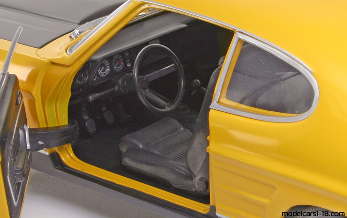 1971 - Ford Capri RS2600 Minichamps 1/18 (Жёлтый / Чёрный) Интерьер панель приборов