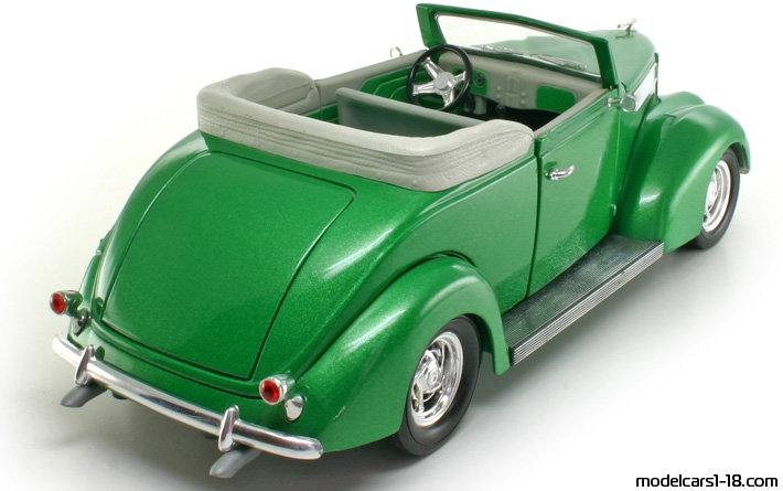 1937 - Ford Convertible Road Legends 1/18 (Зелёный) Задняя правая сторона