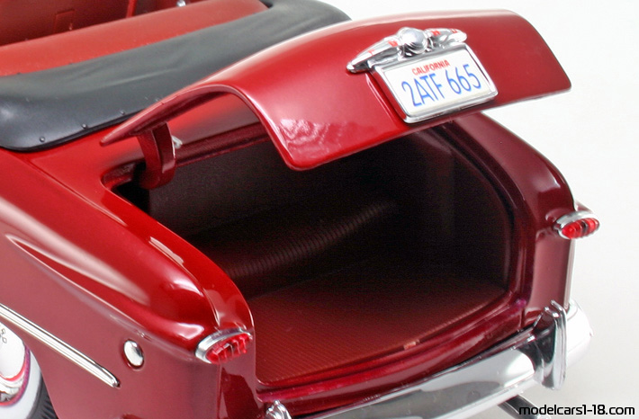 1949 - Ford Convertible Maisto 1/18 (Kрасный) Багажник / Поднимающиеся фары
