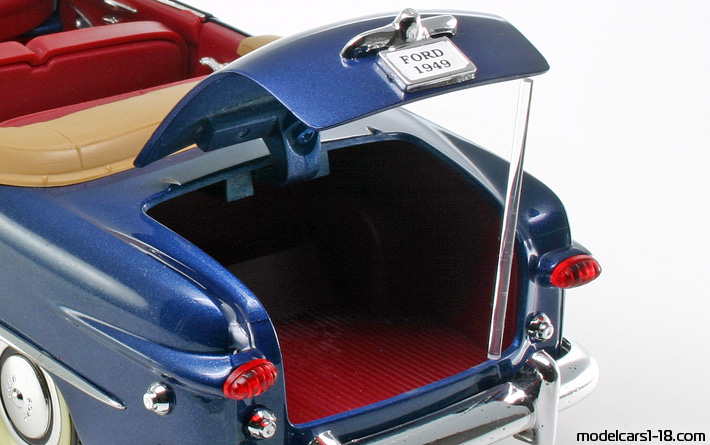 1949 - Ford Convertible Mira 1/18 (Синий) Багажник / Поднимающиеся фары