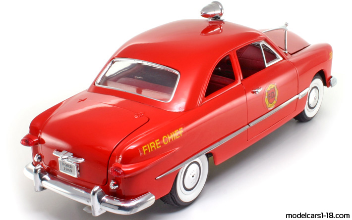 1949 - Ford Coupe Fire Dept Mira 1/18 (Kрасный) Задняя правая сторона