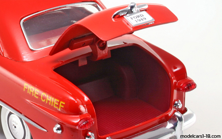 1949 - Ford Coupe Fire Dept Mira 1/18 (Kрасный) Багажник / Поднимающиеся фары