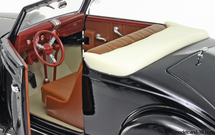 1936 - Ford Deluxe Welly 1/18 (Чёрный) Интерьер панель приборов