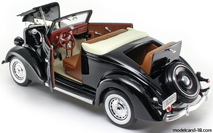 1936 - Ford Deluxe Welly 1/18 (Чёрный) Открывающиеся части