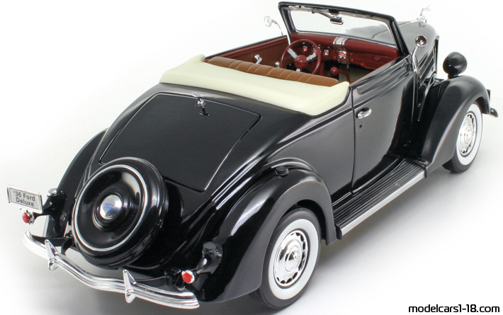 1936 - Ford Deluxe Welly 1/18 (Чёрный) Задняя правая сторона
