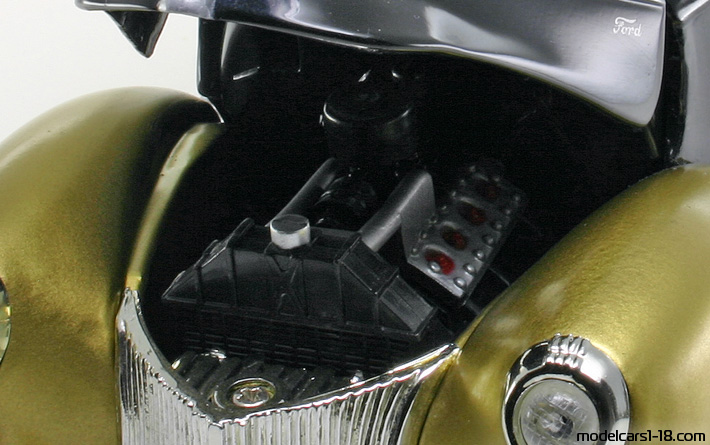 1940 - Ford Deluxe Golden Wheel Diecast 1/20 (Чёрный / Жёлтый) Двигатель