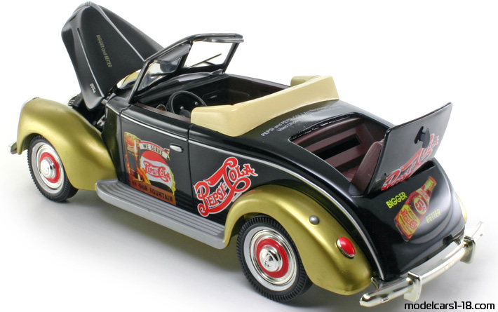 1940 - Ford Deluxe Golden Wheel Diecast 1/20 (Чёрный / Жёлтый) Открывающиеся части