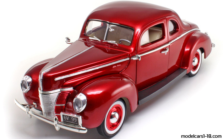 1940 - Ford Deluxe Motor Max 1/18 (Kрасный) Передняя левая сторона