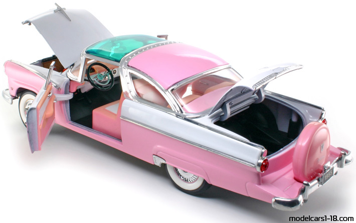 1955 - Ford Fairlane Crown Victoria Road Tough 1/18 (Розовый / Белый) Открывающиеся части