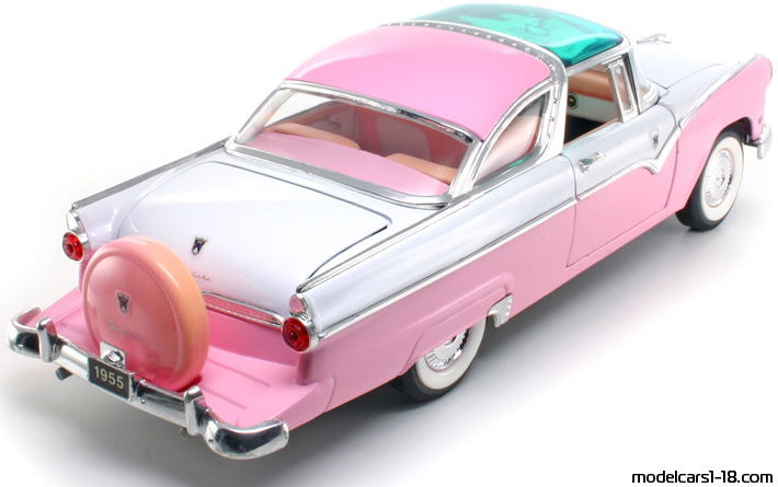 1955 - Ford Fairlane Crown Victoria Road Tough 1/18 (Розовый / Белый) Задняя правая сторона
