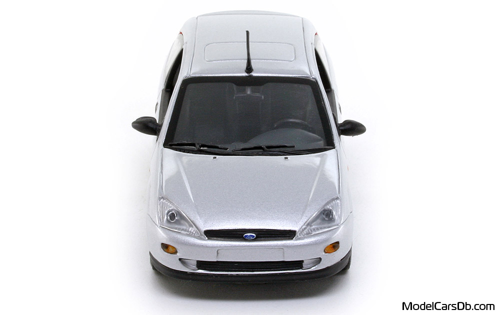 1998 - Ford Focus Minichamps 1/43 (Серебристый) Спереди