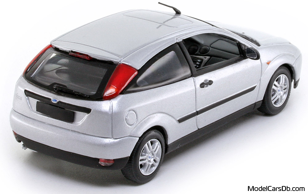 1998 - Ford Focus Minichamps 1/43 (Серебристый) Задняя правая сторона