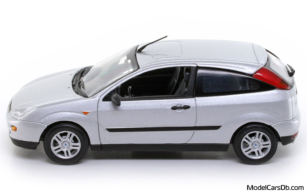 1998 - Ford Focus Minichamps 1/43 (Серебристый) Сторона