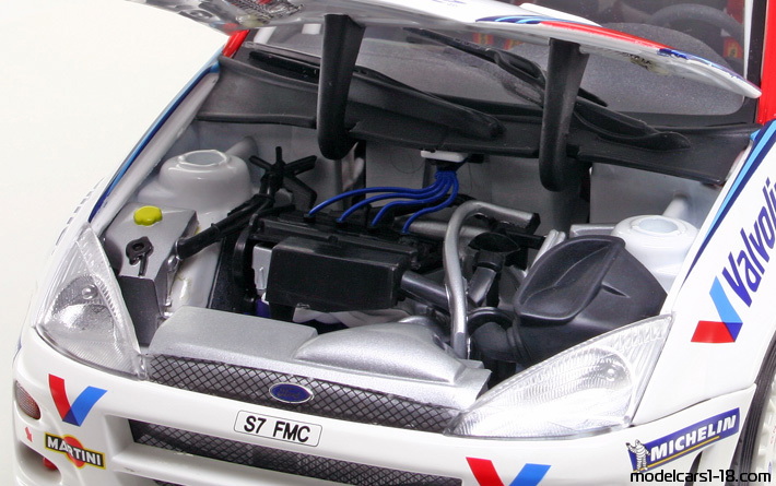 1999 - Ford Focus WRC AutoArt 1/18 (Белый / Kрасный) Двигатель
