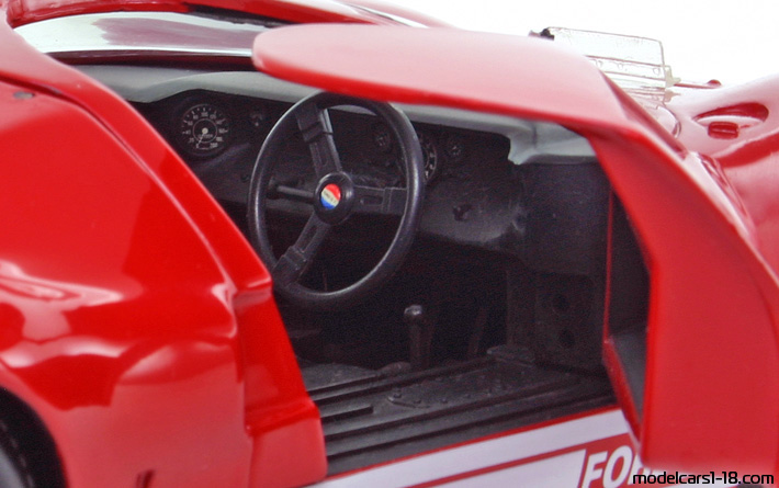 1966 - Ford GT40 Jouef Evolution 1/18 (Kрасный / Белый) Интерьер панель приборов