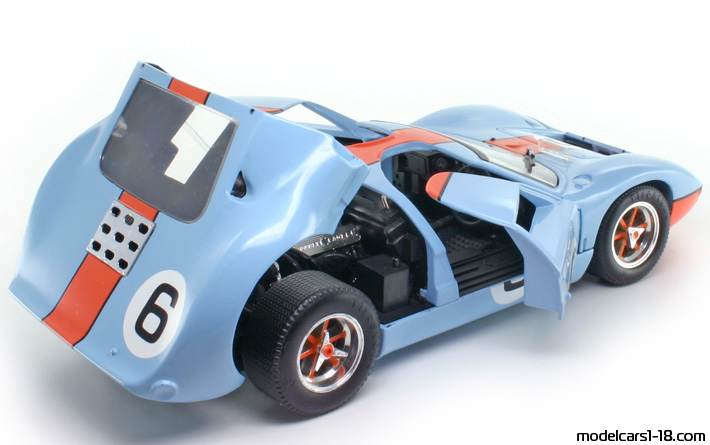 1966 - Ford GT40 Universal Hobbies 1/18 (Синий / Оранжевый) Открывающиеся части