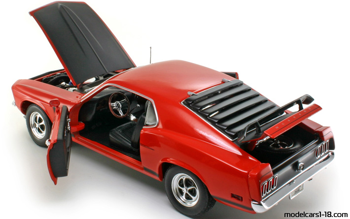 1969 - Ford Mustang Boss 302 Welly 1/18 (Kрасный / Чёрный) Открывающиеся части