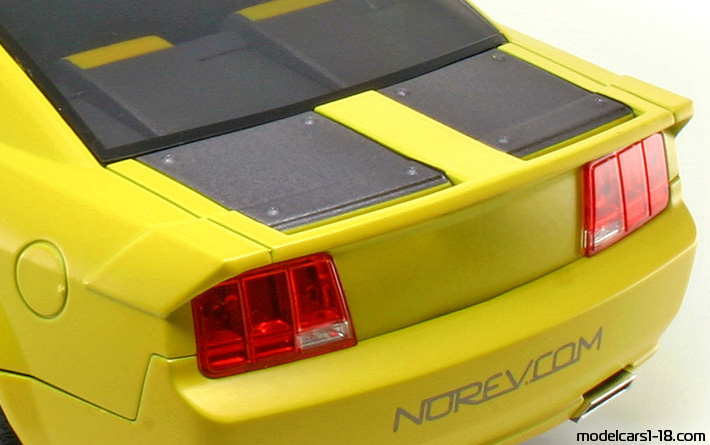 2007 - Ford Mustang Cesam Norev 1/18 (Жёлтый / Серый ) Багажник / Поднимающиеся фары