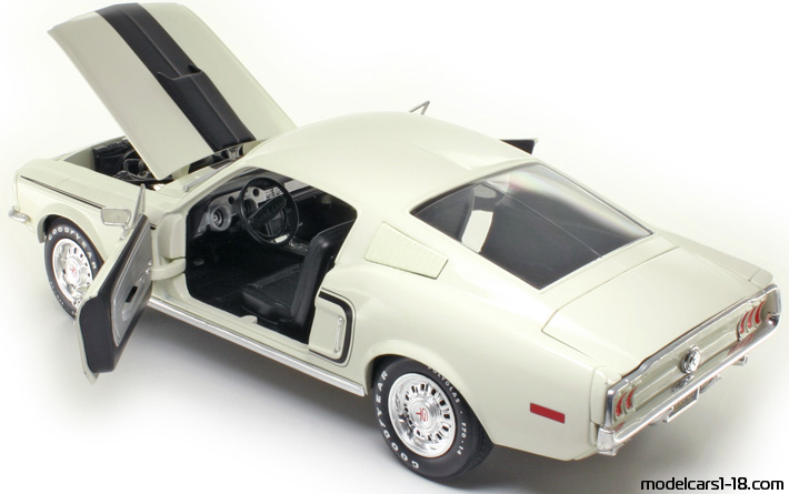 1968 - Ford Mustang GT Cobra Jet ERTL 1/18 (Белый / Чёрный) Открывающиеся части