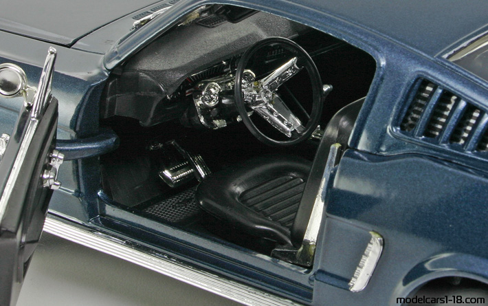 1965 - Ford Mustang GT Fastback Mira 1/18 (Синий) Интерьер панель приборов