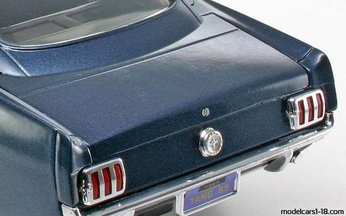 1965 - Ford Mustang GT Fastback Mira 1/18 (Синий) Багажник / Поднимающиеся фары