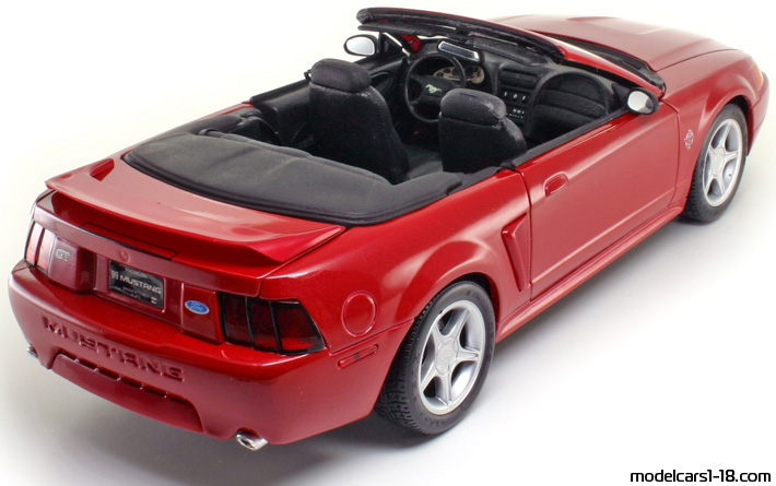 1999 - Ford Mustang GT Maisto 1/18 (Kрасный) Задняя правая сторона