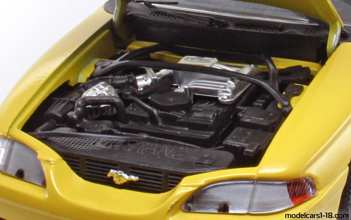 1994 - Ford Mustang GT Jouef Evolution 1/18 (Жёлтый) Двигатель
