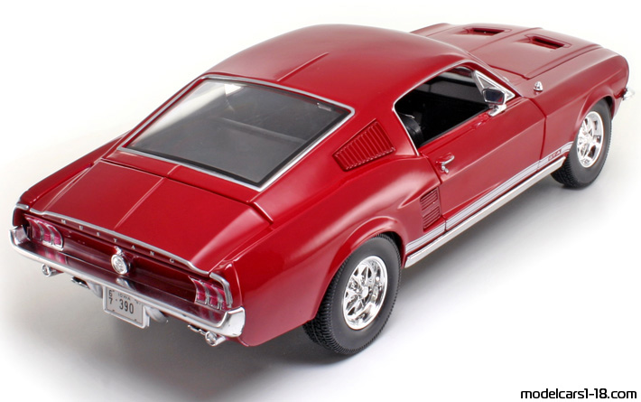 1967 - Ford Mustang GTA Fastback Maisto 1/18 (Kрасный) Задняя правая сторона