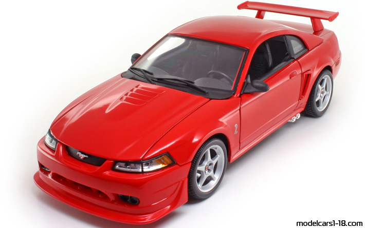 2000 - Ford Mustang SVT Cobra R Maisto 1/18 (Kрасный) Передняя левая сторона