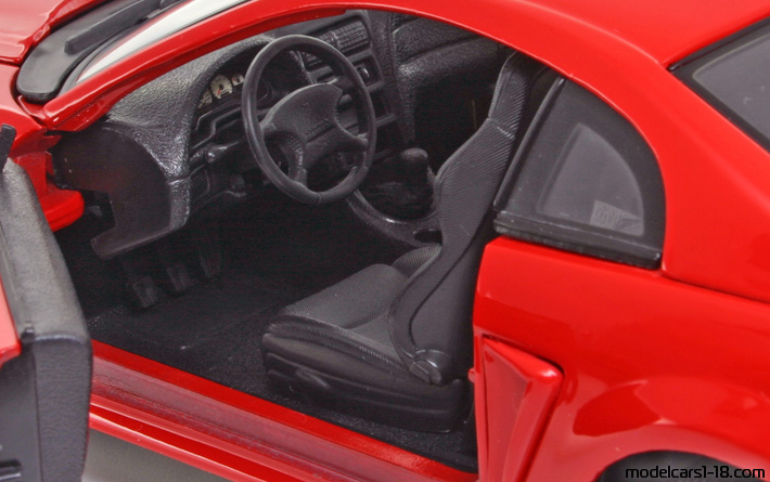 2000 - Ford Mustang SVT Cobra R Maisto 1/18 (Kрасный) Интерьер панель приборов