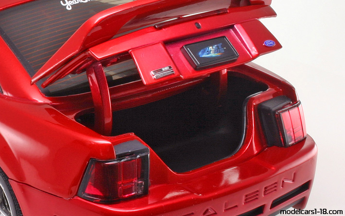 2003 - Ford Mustang Saleen S281 ERTL 1/18 (Kрасный) Багажник / Поднимающиеся фары