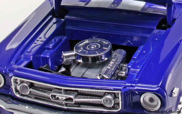 1965 - Ford Mustang Shelby GT Mira 1/18 (Синий / Белый) Двигатель