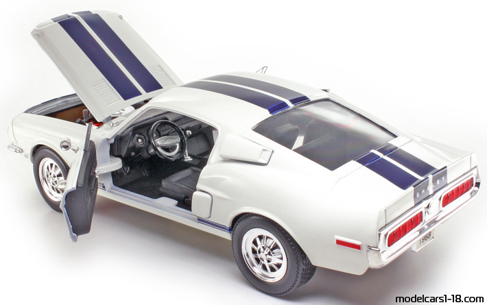 1968 - Ford Mustang Shelby GT500KR Road Signature 1/18 (Белый / Синий) Открывающиеся части