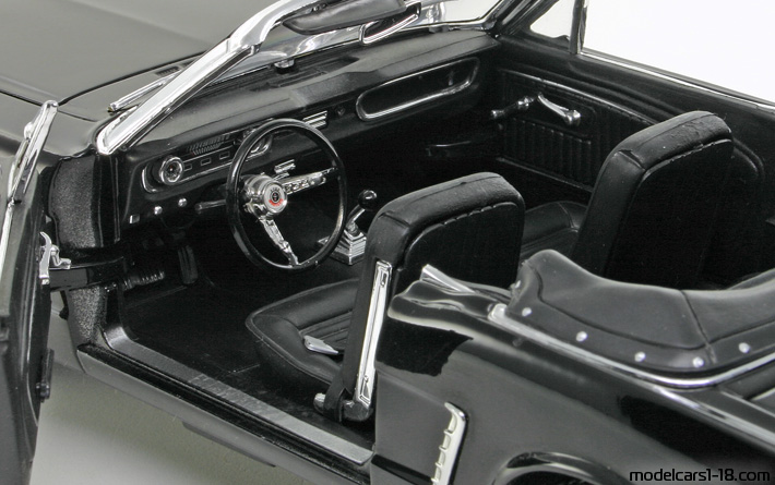 1964 - Ford Mustang Welly 1/18 (Чёрный) Интерьер панель приборов