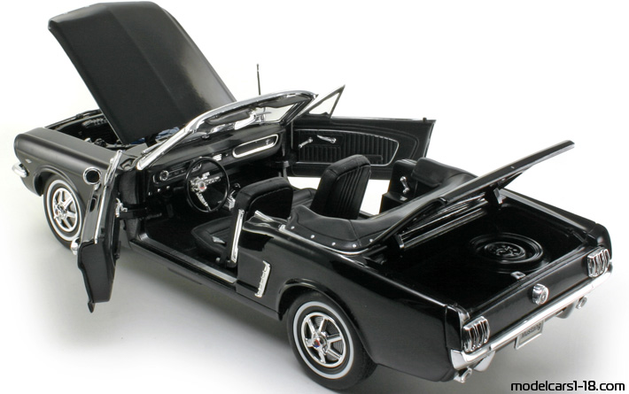 1964 - Ford Mustang Welly 1/18 (Чёрный) Открывающиеся части