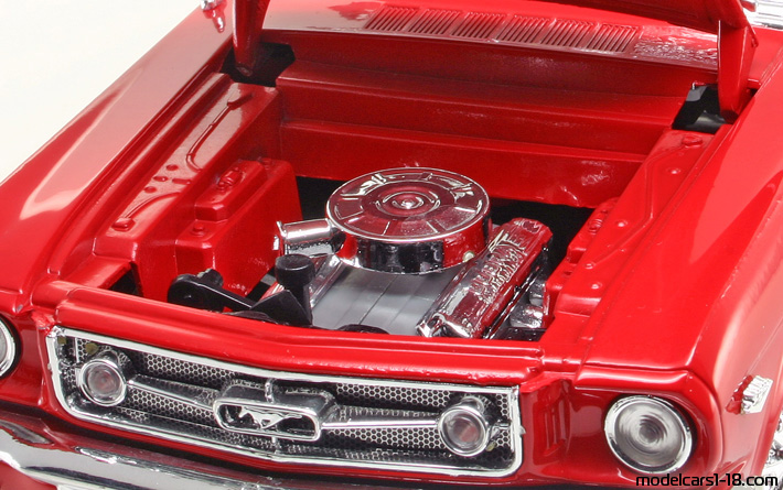 1965 - Ford Mustang Mira 1/18 (Kрасный) Двигатель