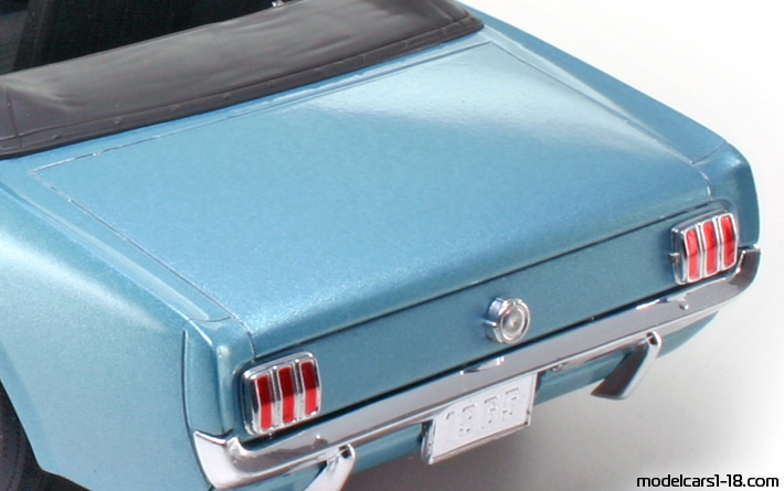 1965 - Ford Mustang Revell 1/18 (Синий) Багажник / Поднимающиеся фары