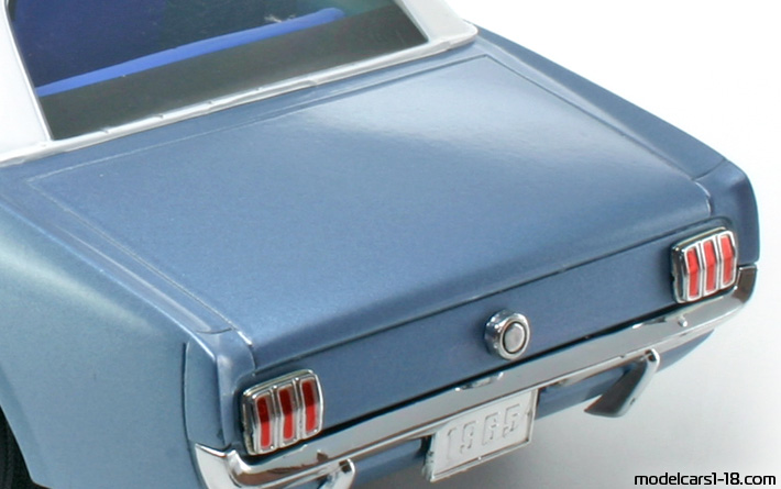 1965 - Ford Mustang Revell 1/18 (Синий) Багажник / Поднимающиеся фары