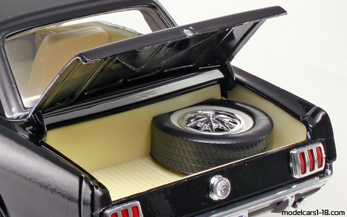 1965 - Ford Mustang Mira 1/18 (Чёрный) Багажник / Поднимающиеся фары