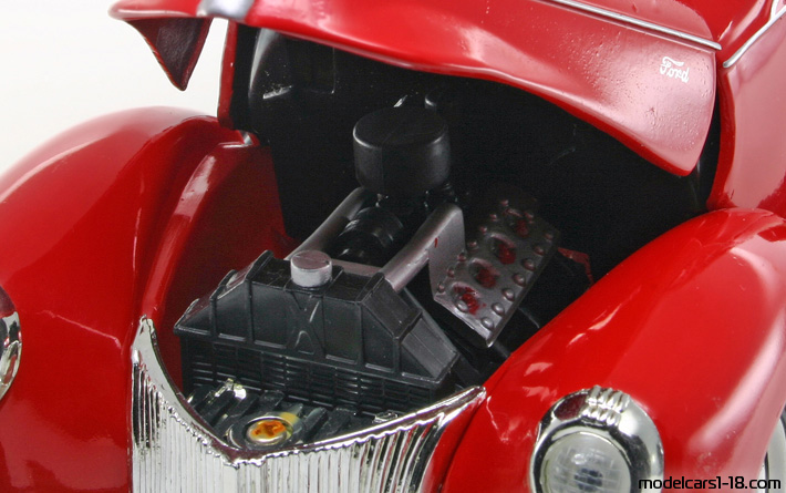 1940 - Ford Pickup Fire Dept Truck Golden Wheel Diecast 1/20 (Kрасный) Двигатель