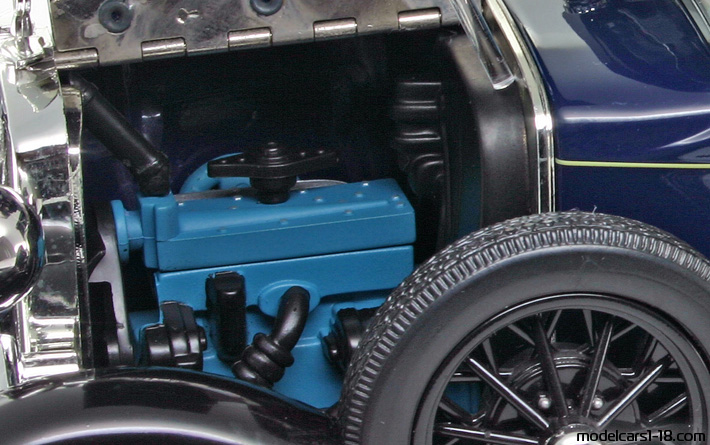 1931 - Ford Pickup (Model A) Signature Models 1/18 (Синий / Чёрный) Двигатель