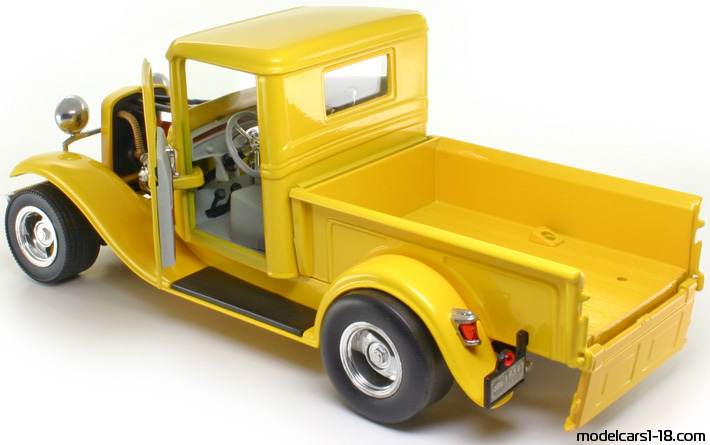 1934 - Ford Pickup (Model BB) Road Legends 1/18 (Жёлтый) Открывающиеся части