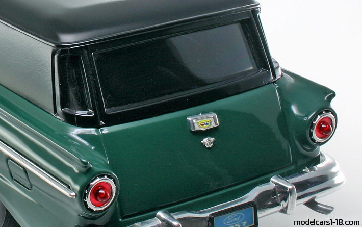 1957 - Ford Ranchero Courier Sedan Delivery Road Legends 1/18 (Зелёный / Чёрный) Багажник / Поднимающиеся фары