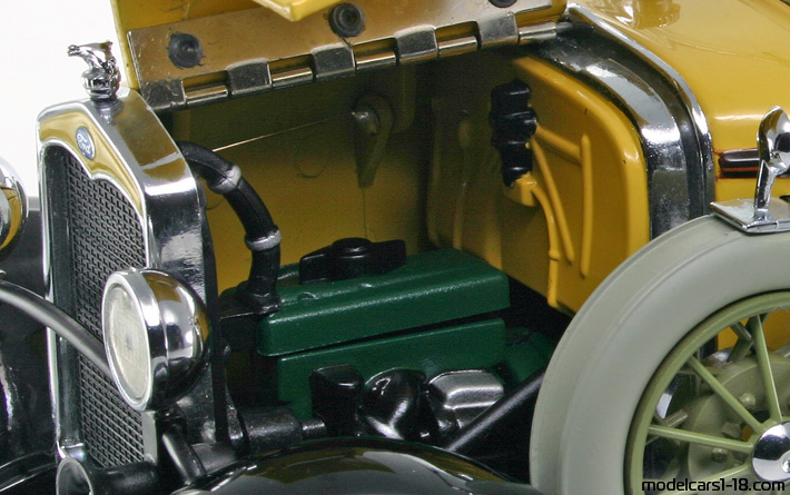 1931 - Ford Roadster (Model A) Motor City Classic 1/18 (Жёлтый / Чёрный) Двигатель