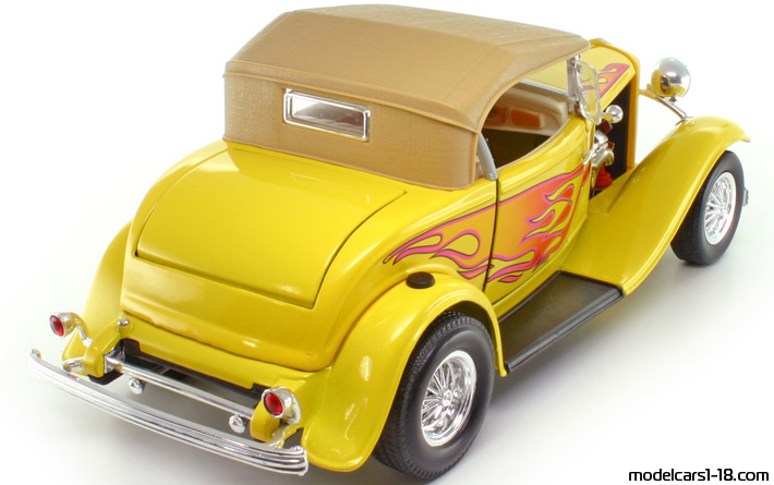 1932 - Ford Roadster (Model B) Road Legends 1/18 (Жёлтый) Задняя правая сторона