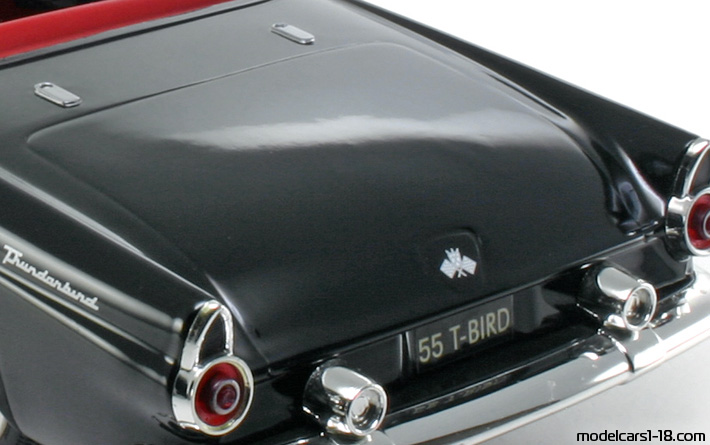 1956 - Ford Thunderbird Revell 1/18 (Чёрный) Багажник / Поднимающиеся фары