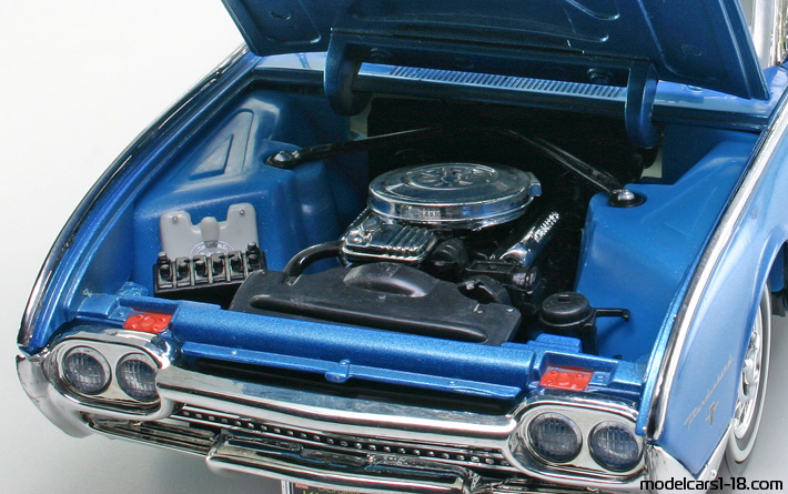 1962 - Ford Thunderbird Welly 1/18 (Синий) Двигатель