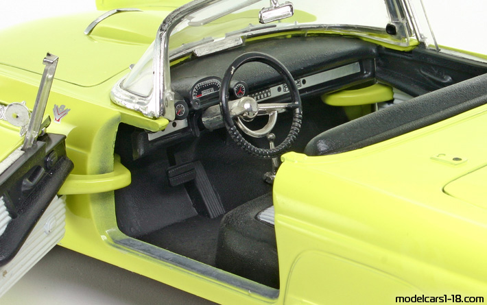 1955 - Ford Thunderbird Road Tough 1/18 (Жёлтый / Белый) Интерьер панель приборов